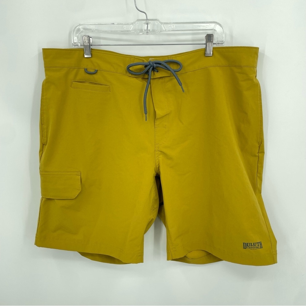 Duluth Trading Bull Moose Mustard Hybrid Shorts Mens Size 40 Inseam 9"